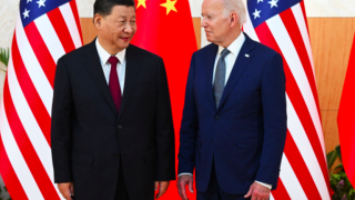 Соперничество США и КНР будет продолжаться, останется Джо Байден (справа) президентом США или у Си Цзиньпина появится новый «партнер»