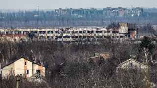 Вид на разрушенный Донецкий аэропорт и Авдеевку