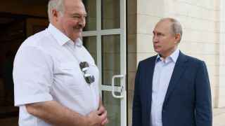 Александр Лукашенко и Владимир Путин во время встречи в резиденции «Бочаров ручей»