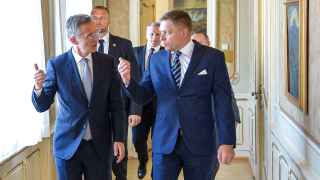 Генсек НАТО Йенс Столтенберг и премьер-министр Словакии Роберт Фицо